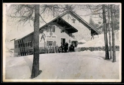 AK Torino, Rifugio Ciao Pais in inverno con neve e alpinisti all`ingresso