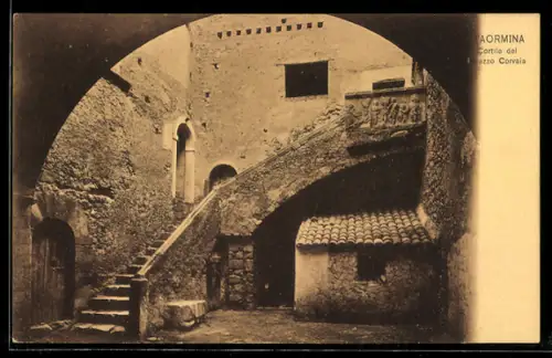 AK Taormina, Cortile del Palazzo Corvaia