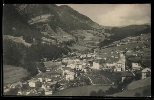 AK Ortisei, Veduta panoramica del paese circondato da montagne