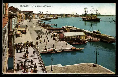 AK Venezia, Riva degli Schiavoni con navi e passanti