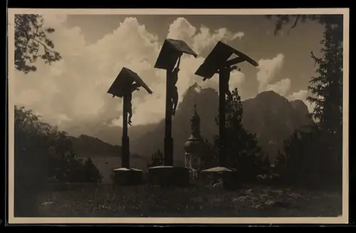 AK Castelrotto, Il Crocifisso con sfondo montuoso