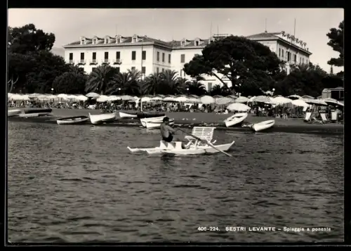 AK Sestri Levante, Spiaggia a ponente con barche e bagnanti