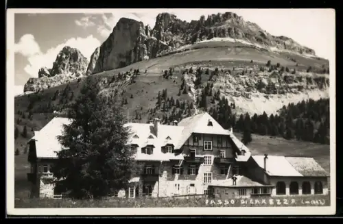 AK Passo di Carezza, Vista del rifugio e montagne circostanti