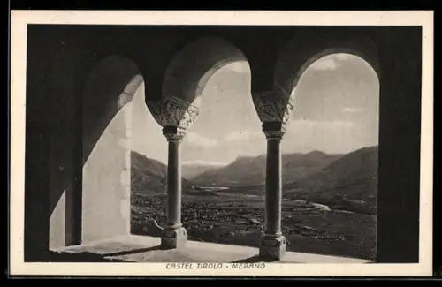 AK Merano, Castel Tirolo, Veduta panoramica attraverso arcate sul paesaggio montano