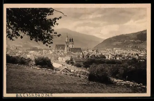 AK Bressanone, Veduta panoramica della città con cattedrale e montagne sullo sfondo