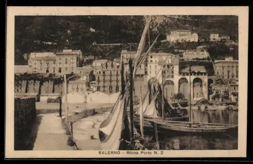 AK Salerno, Rione Porto N. 2 con barche a vela sul lungomare