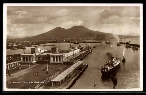 AK Napoli, Stazione Marittima e Vesuvio sullo sfondo