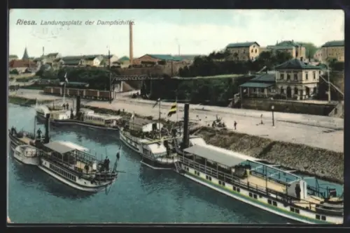 AK Riesa, Landungsplatz und Hafen für Dampfschiffe, Eisenbahnwaggons