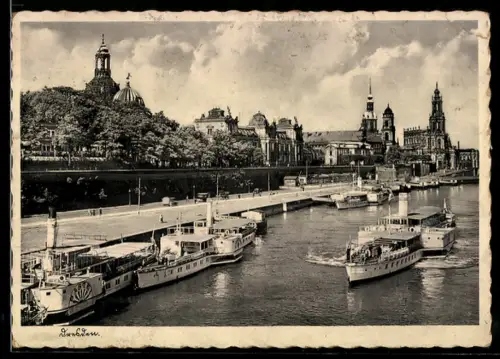 AK Dresden, Dampfer an der Brühlschen Terrasse, Frauenkirche, Hofkirche