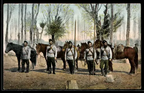 AK Russische Soldaten der Kavallerie in Uniform bei einer Rast