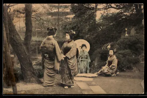 AK Japanerinnen in Kimonos vergnügen sich in einem Garten