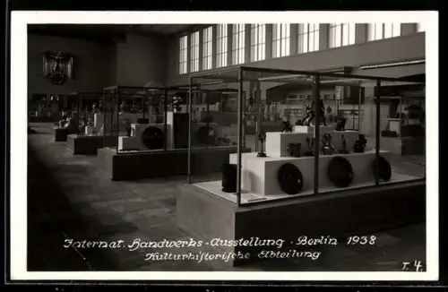AK Berlin, Int. Handwerks-Ausstellung 1938, Kulturhistorische Abteilung, Innenansicht