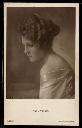 AK Schauspielerin Hilde Wörner mit Blick nach unten