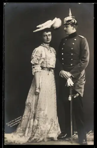 AK Prinz Eitel Friedrich von Preussen mit Braut Herzogin Sophie Charlotte