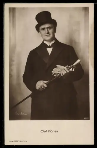 AK Schauspieler Olaf Fönss im Mantel posierend