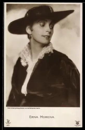 AK Schauspielerin Erna Morena mit Hut posierend