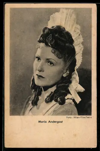 AK Schauspielerin Maria Andergast im Kostüm einer Filmrolle