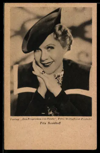 AK Schauspielerin Fita Benkhoff lächelnd in Kamera blickend