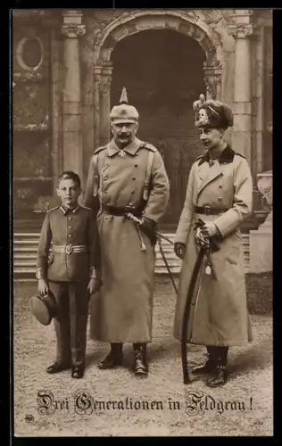 AK Drei Generationen in Feldgrau! vor Kirchenportal