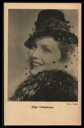 AK Schauspielerin Olga Tschechowa mit lächelndem Gesicht