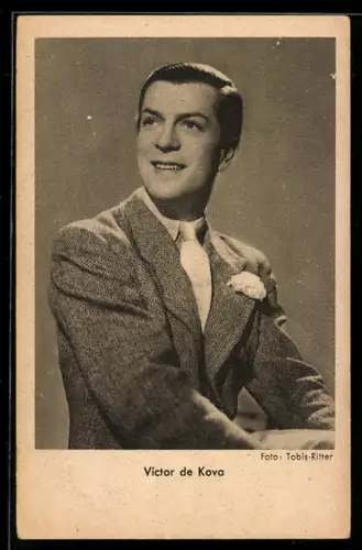 AK Schauspieler Viktor de Kova mit Blume im Knopfloch