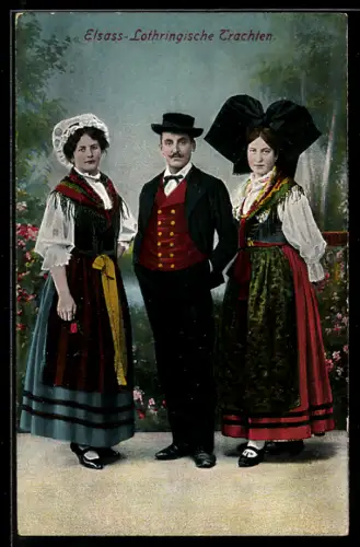 AK Ein Mann und zwei junge Frauen in elsass-lothringischer Tracht