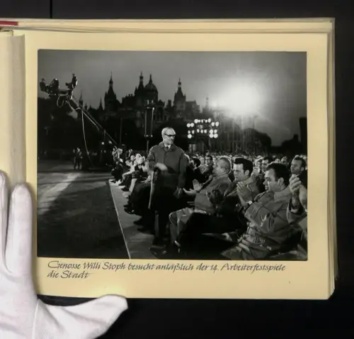 Fotoalbum mit 30 Fotografien, Ansicht Schwerin, Stadtentwicklung, Neubauten, Lankow und Weststadt