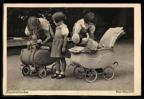AK Puppenmütterchen, Mädchen mit Puppen und Kinderwagen