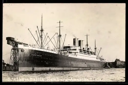 Foto-AK Passagierschiff Albert Ballin der Hamburg-Amerika Linie im Hafen