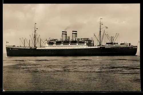 AK Passagierschiff Hamburg der Hamburg-Amerika Linie querab von Backbord