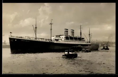 AK Passagierschiff Albert Ballin der Hamburg-Amerika-Linie bei Ausfahrt aus dem Hafen