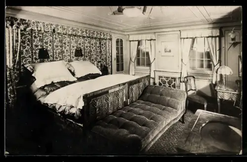Foto-AK Passagierschiff New York der Hamburg-Amerika-Linie, Luxus-Kabine