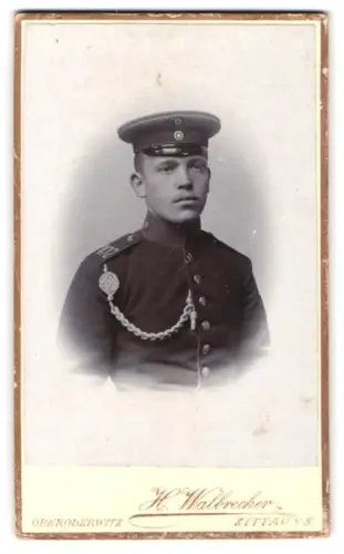 Fotografie H. Walbrecker, Zittau i.S., Breite Strasse, Gefreiter vom Regt. Nr. 102 m. Schützenschnur 1. St., Schirmmütze