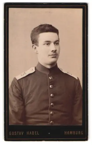 Fotografie Gustav Habel, Hamburg, Poolstrasse 18, Soldat vom Inf.-Regiment Nr. 76 in Uniform