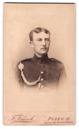 Fotografie F. Jakisch, Posen, Kaiserin-Victoriastr., Gefreiter in Uniform mit Schützenschnur 1. Stufe