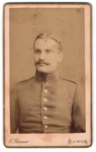 Fotografie Ernst Stürmer, Gleiwitz, Kronprinzenstr. 20, Soldat in Uniform