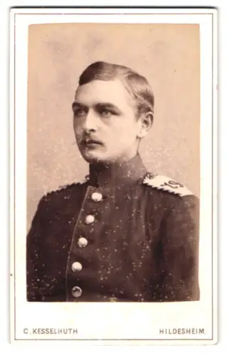 Fotografie C. Kesselhuth, Hildesheim, Langerhagen 1675, Einjährig-Freiwilliger vom Regiment Nr. 79 in Uniform