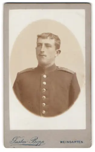 Fotografie Gustav Bopp, Weingarten, Soldat in Uniform