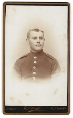 Fotografie G. Schmid, Urach, Soldat in Uniform