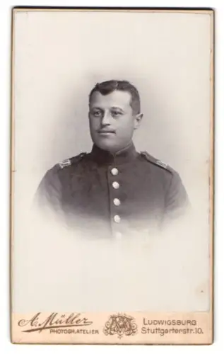 Fotografie A. Müller, Ludwigsburg, Stuttgarterstrasse 10, Soldat vom Inf.-Rgt. Nr. 122 in Uniform