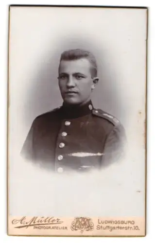 Fotografie A. Müller, Ludwigsburg, Stuttgarterstrasse 10, Gefreiter vom Feld-Artillerie-Rgt. Nr. 65 in Uniform