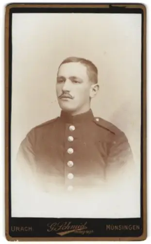 Fotografie G. Schmid, Münsingen, Soldat in Uniform