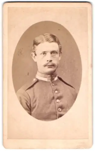 Fotografie Friedr. Wunder, Hannover, Neuerweg 4, Unteroffizier in Uniform