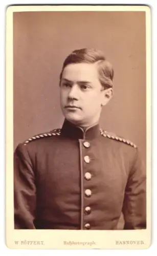 Fotografie W. Höffert, Dresden, See-Str. 10, Einjährig-Freiwilliger in Uniform