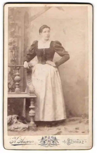 Fotografie Kaspar Angerer, Schwaz in Tirol, Frau in Tracht