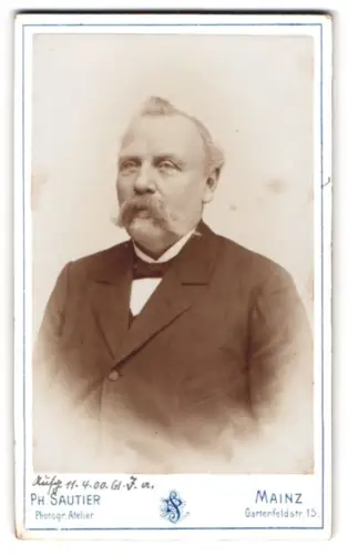 Fotografie Ph. Sautier, Mainz, Gartenfeldstr. 15, Porträt eines Mannes mit Schnurrbart