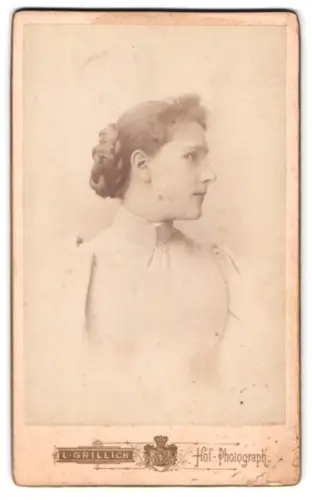 Fotografie L. Grillich, Wien, Hauptstrasse 17, Porträt einer Frau im Profil