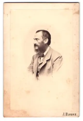 Fotografie J. Bauer, Wien, Mölkerbastei 20, Porträt eines Mannes im Profil