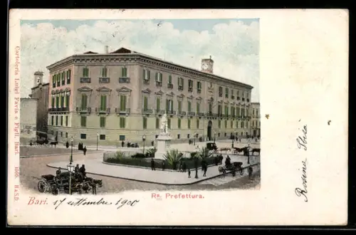 AK Bari, La Prefettura con carrozze e statue