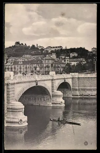 AK Torino, Veduta del ponte sul fiume Po con una barca a remi sul fiume